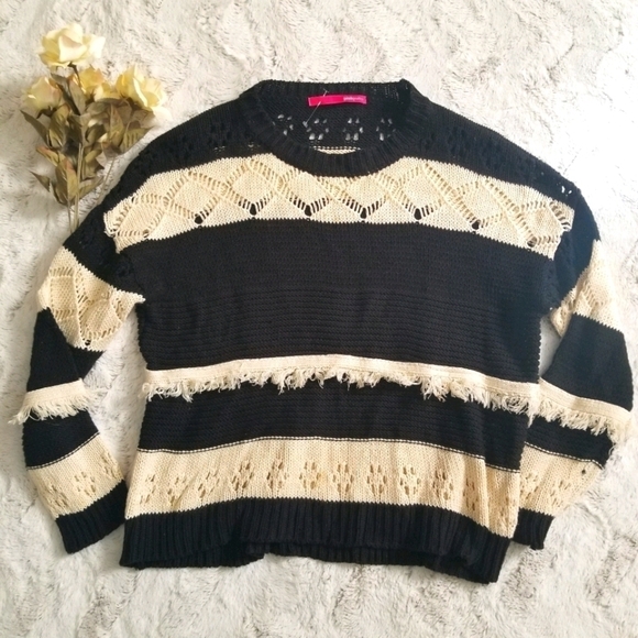 Pinkyotto Black Cream Crochet Knit Sweater Ebony Striped Crew Neck - Picture 1 of 10